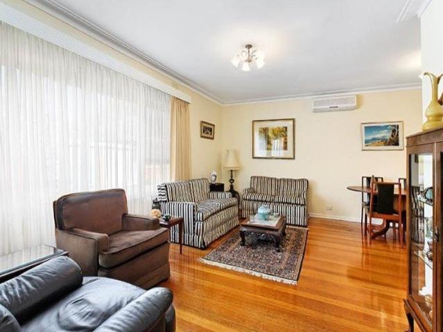 Comfortable Two Bedroom Living in a Convenient Caulfield Setting