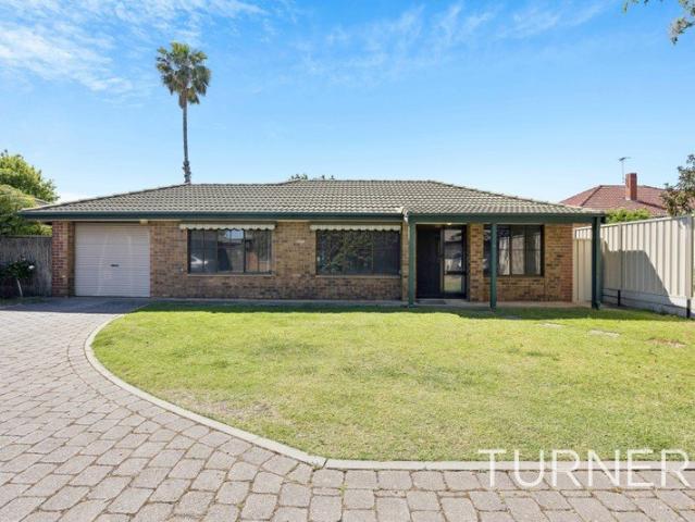 Comfortable Two Bedroom Living with Courtyard
