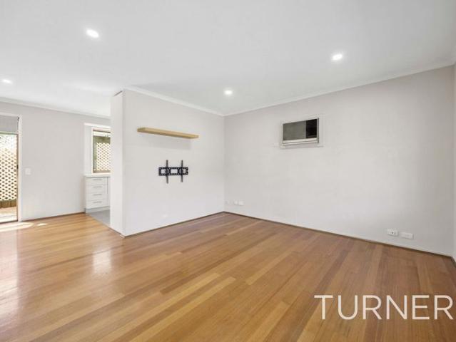Comfortable Two Bedroom Living with Courtyard