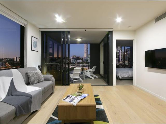 Comfortable unfurnished 3 Bedrooms + 2 Bathroom + 1 Car Park Apartment at $1320 per week