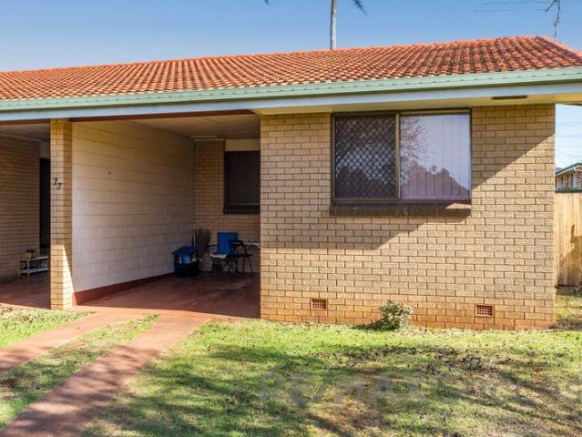 Comfortable Unit in Convenient Centenary Heights Location
