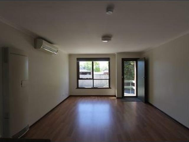 Comfortable Unit in Convenient Lilydale Location