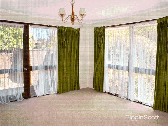 COMFORTABLE UNIT IN GREAT LOCATION