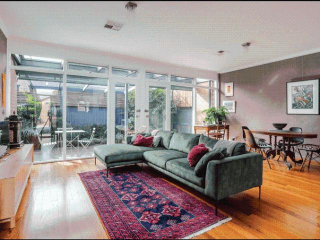 Comfortable Unit Living in Allenby Gardens