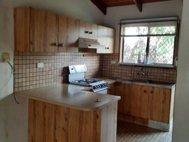 Comfortable Villa Unit Close to Amenities, Public Transport, and Local Shops!