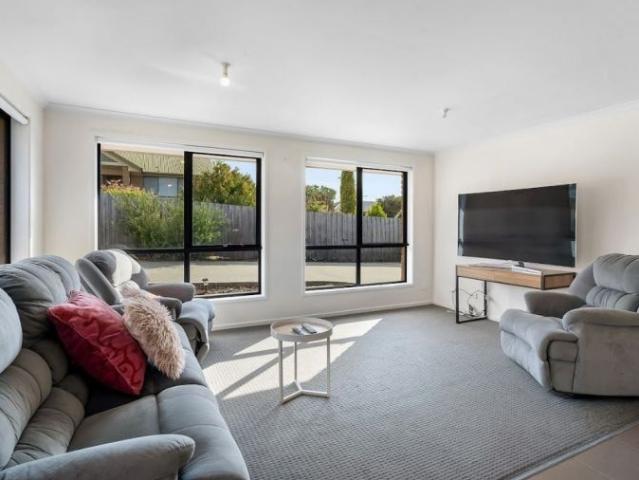 Comfortable Villa Close to Sorell Amenities