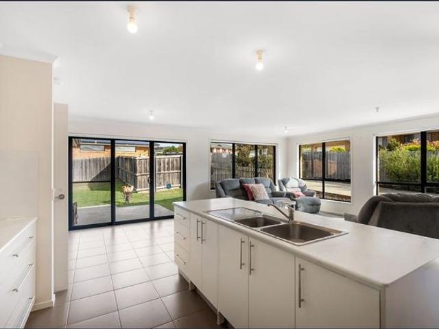 Comfortable Villa Close to Sorell Amenities