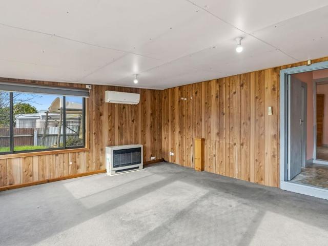 Comfortable West end home with large shed