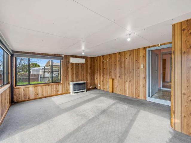 Comfortable West end home with large shed