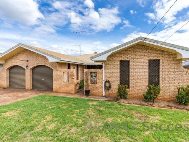 Comfortable Wilsonton Home with Multiple Living Areas