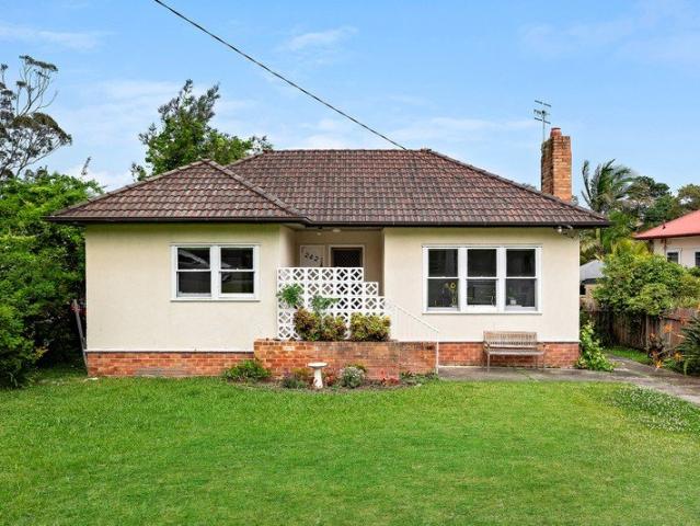 Comfortable, Affordable Move In Ready Cottage with Dual Occupancy Potential STCA