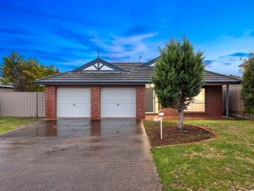 Comfortable and Convenient Family Living!