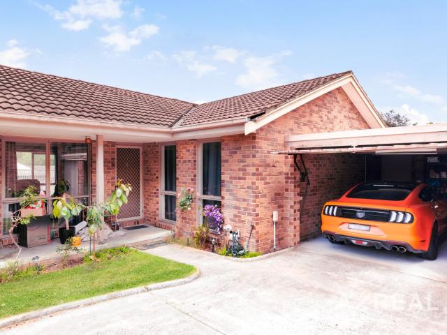 Comfortable and Convenient Living in a Prime Blackburn Location