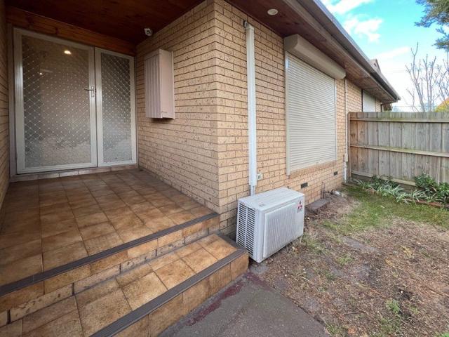 Comfortable and Convenient Living in Glen Huntly