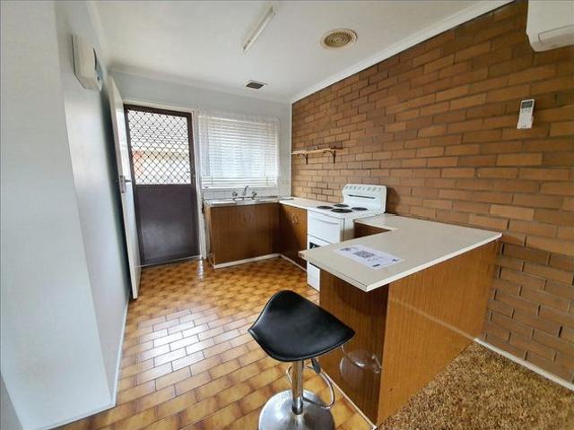 Comfortable and conveniently located, this 2 bedroom, 1 bathroom home in Thomastown is perfect for those seeking low maintenance living