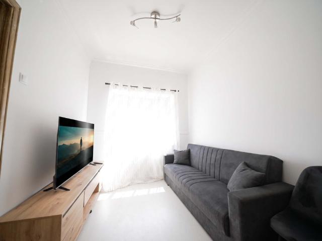 Comfortable and Bright Home Near Queluz Palace