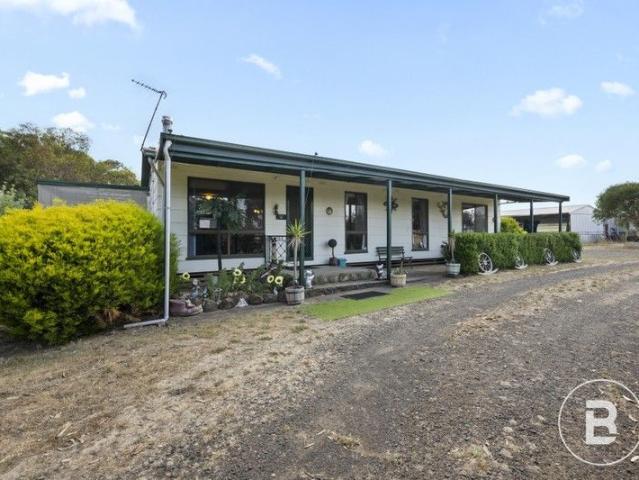 Comfortable and Efficient Living lifestyle awaits on Approx 32 acres