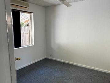 Comfortable and in a quiet location near Chinatown and the Hospital