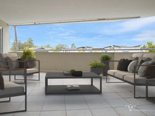 Comfortable and low maintenance living in the heart of Springfield Lakes!