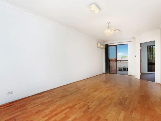 Comfortable Apartment in Convenient Hurstville Location