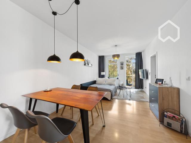 Comfortable apartment with 2 bedrooms, office desk, printer, balcony and private parking space