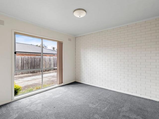 COMFORTABLE BASE IN THE HEART OF MANIFOLD HEIGHTS