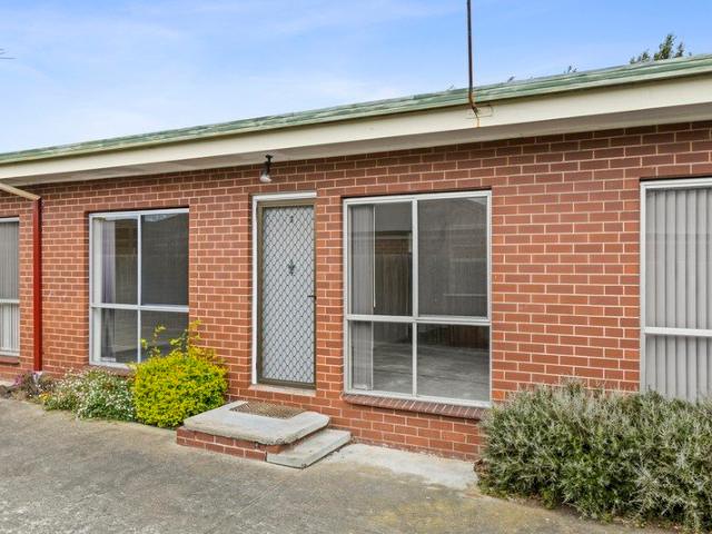 COMFORTABLE BASE IN THE HEART OF MANIFOLD HEIGHTS