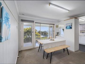 Comfortable Beachside home close to heart of village