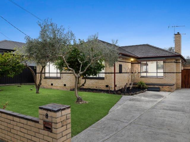 Comfortable Blonde Brick Beauty that's Easy to Love, Modernise or Capitalise with