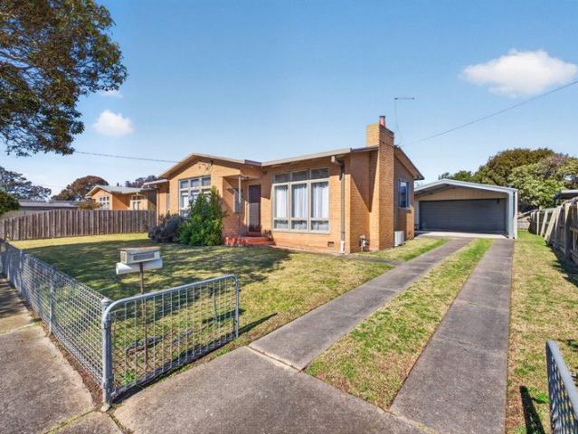 Comfortable Brick Living with Exceptional Shedding & Outdoor Space