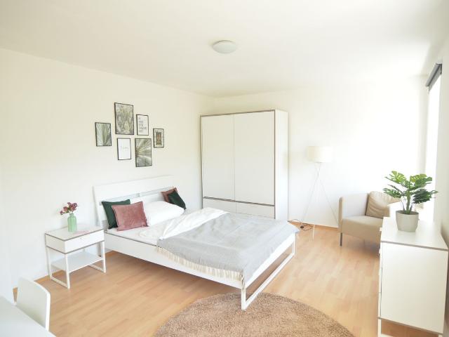Comfortable bright Apartment with balcony, elevator, in the heart of the Westend Frankfurt, Frankfurt Amsterdam Apartments for Rent