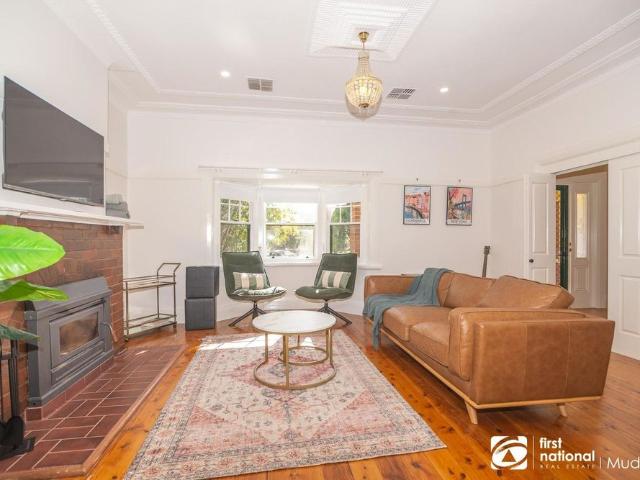 COMFORTABLE CENTRAL FURNISHED HOME