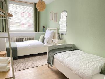Comfortable & central 3 room apartment in Hannover with Parking, Elevator & Balcony, Hannover Amsterdam Apartments for Rent