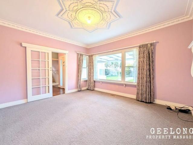 Comfortable Charm in The Heart Of Belmont
