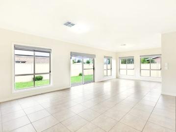 Comfortable, Convenient, Modern 3 or 4 Bedrooms & Solar