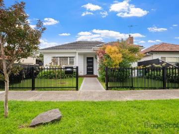 Comfortable & Convenient Charming Family Home