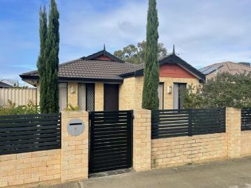 Comfortable & Convenient Living in the Heart of Greenfields