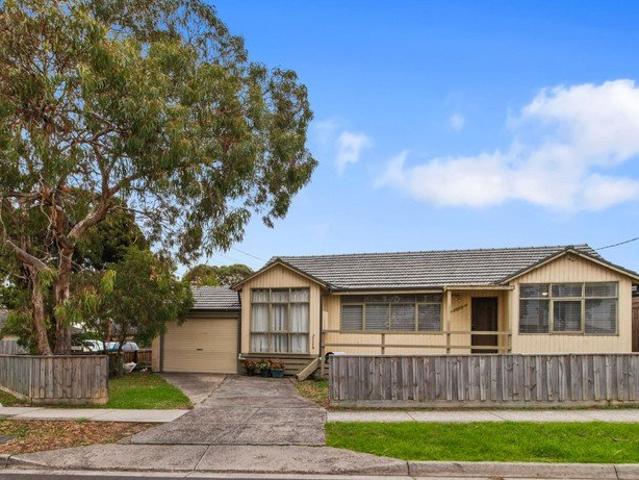 Comfortable & Convenient Living in the Heart of Knoxfield