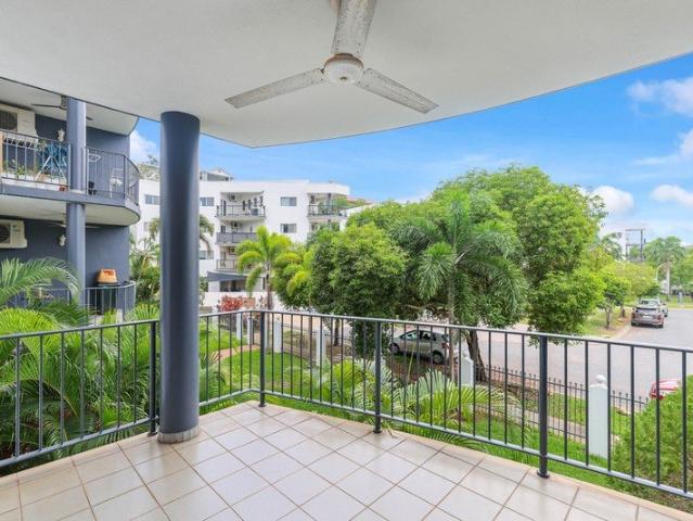 Comfortable & Convenient Living in a Fantastic Location!