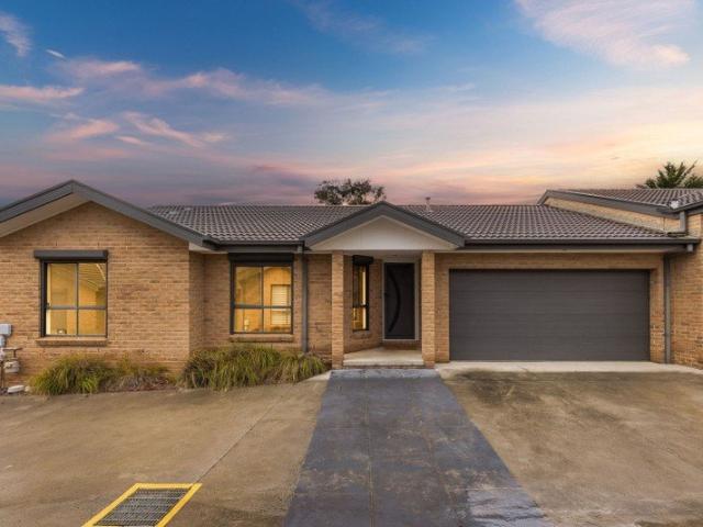 Comfortable & Convenient Living in Crestwood
