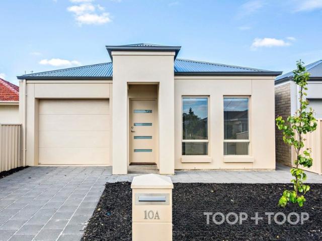 Comfortable & Convenient Living in North Plympton