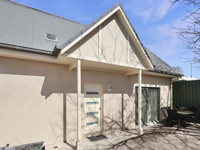 Comfortable & Convenient Low Maintenance Living!