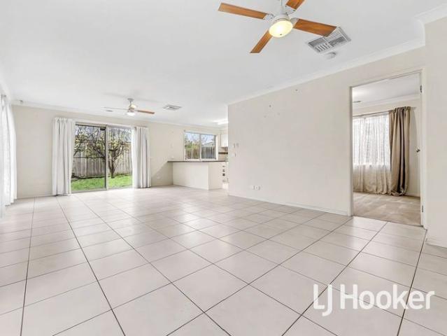 COMFORTABLE, CONVENIENT & LOW MAINTENANCE LIVING IN PRIME CRANBOURNE LOCATION!