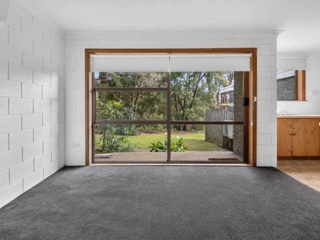 Comfortable & Convenient Riverside Living