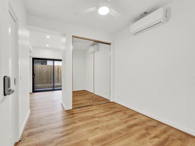 Comfortable & convenient room available in a well located rooming house!