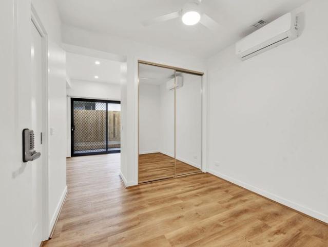 Comfortable & convenient room available in a well located rooming house!