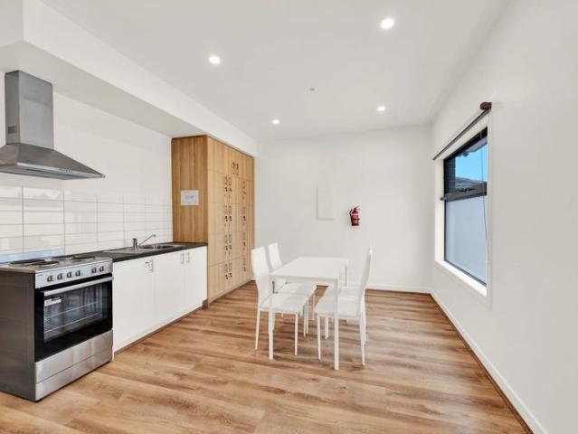 Comfortable & convenient room available in a well located rooming house!
