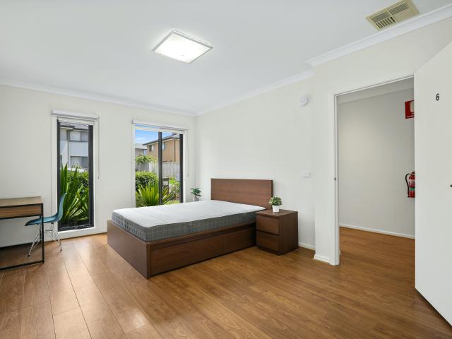 Comfortable & Convenient Room for Rent in Wantirna South