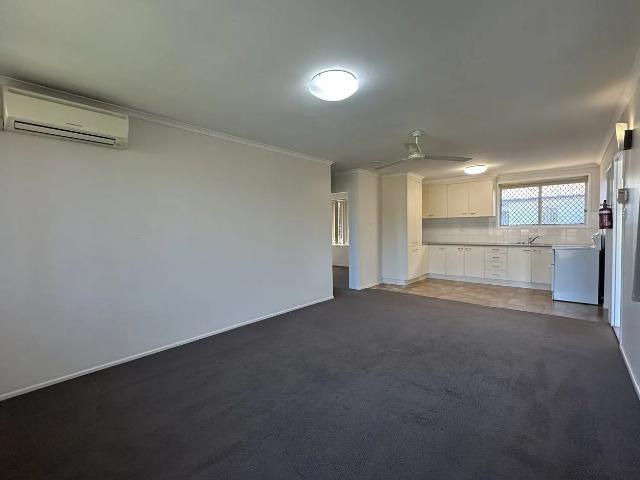 Comfortable & Convenient Two Bedroom Unit Close to Everything