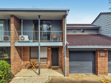 Comfortable & Convenient Townhouse Living